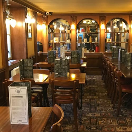 Helio's Pub, Versailles