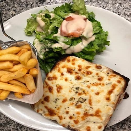 Helio's Pub, Versailles
