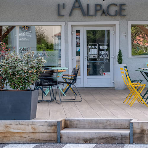 L'Alpage, Bron