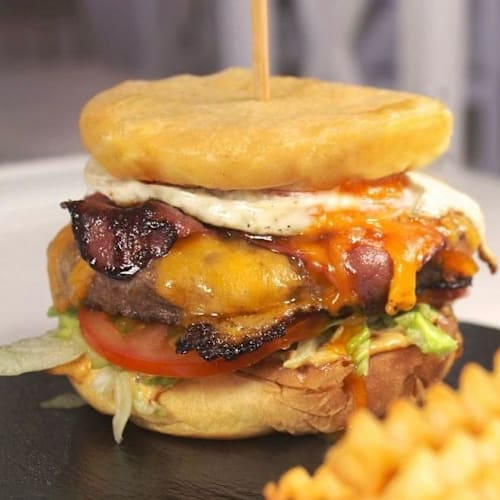 Horreos Cafe And Bar, Tomares