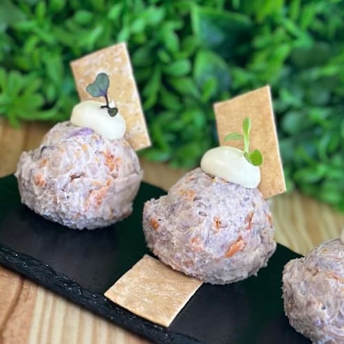 Horreos Cafe And Bar, Tomares