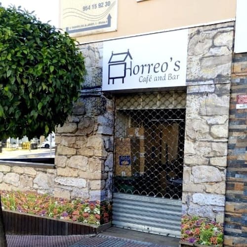 Horreos Cafe And Bar, Tomares