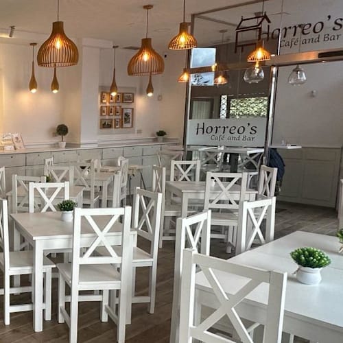 Horreos Cafe And Bar, Tomares