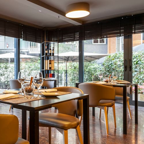 The Hall  Bar & Restaurant , Milano