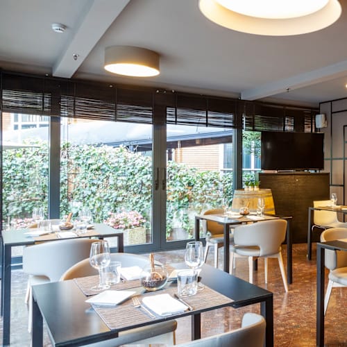 The Hall  Bar & Restaurant , Milano