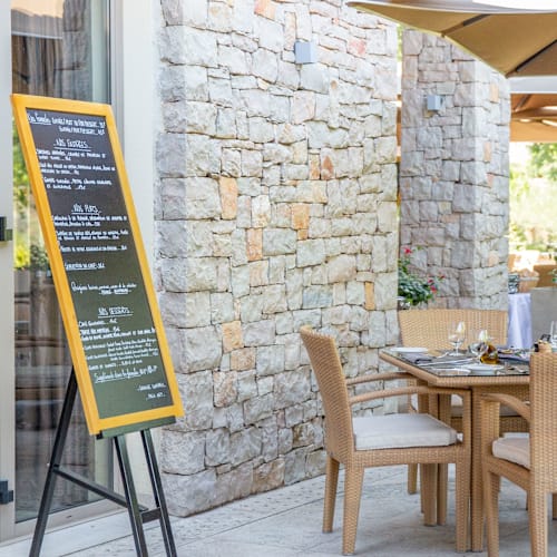 Les Caroubiers, Tourrettes