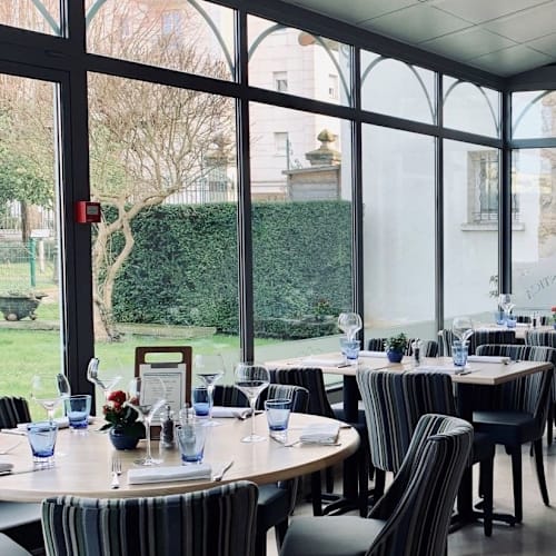 Le Bleu Saignant, Poissy