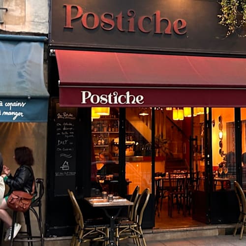 Postiche, Paris