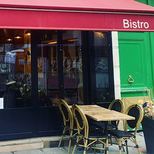 Postiche, Paris