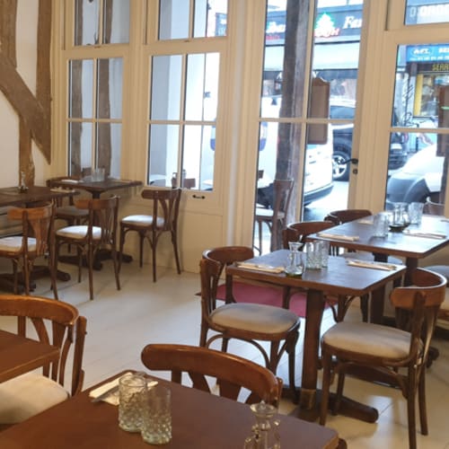 Afendi, Paris