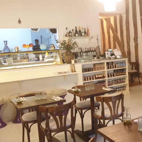 Afendi, Paris