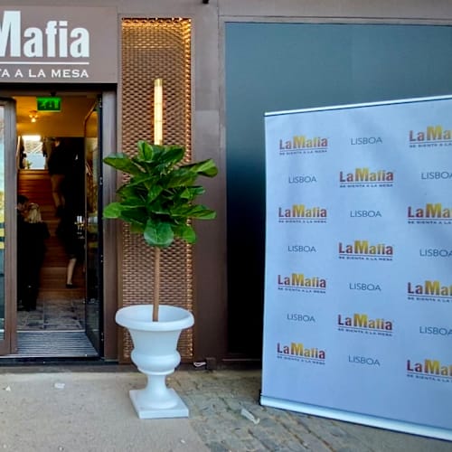 La Mafia se sienta a la Mesa – Parque das Naçoes. Lisboa, Lisboa