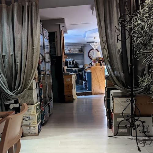Queen EnoRestaurant, Chiari
