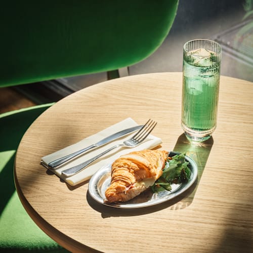 Le Luco, Paris