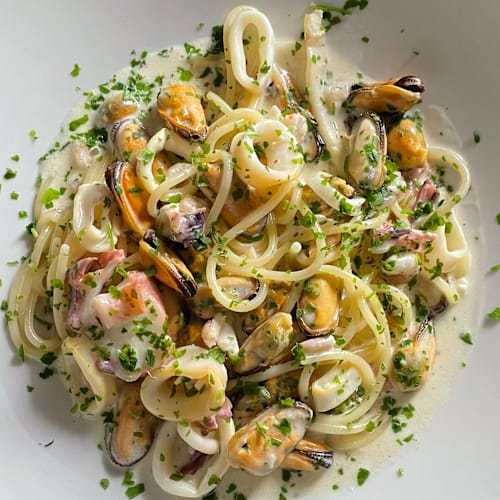 La Maïoun Restaurant Et Hôtel, Contes