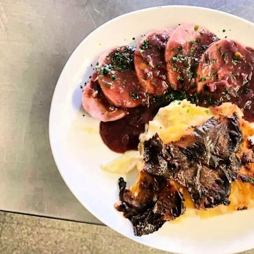 La Maïoun Restaurant Et Hôtel, Contes