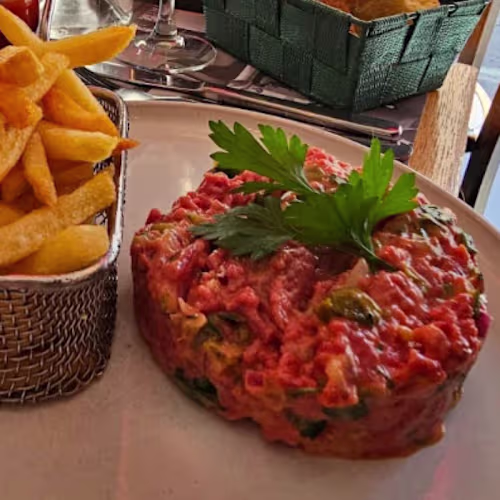 Le Café Roussillon, Paris