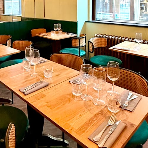 Un amour de bistro, Paris