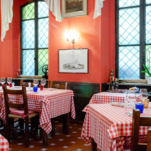 Taverna delle rose, Torino