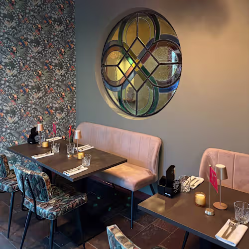 Pancakes and Steaks, Helden