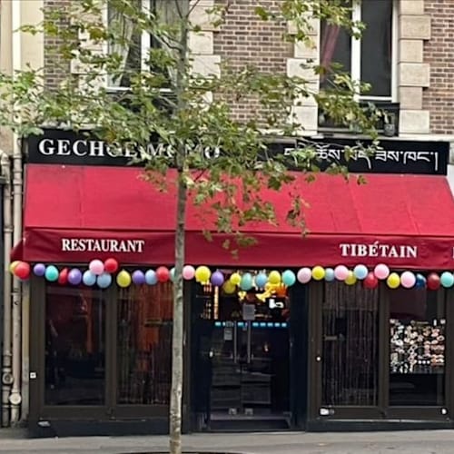 Gechoe momo, Paris