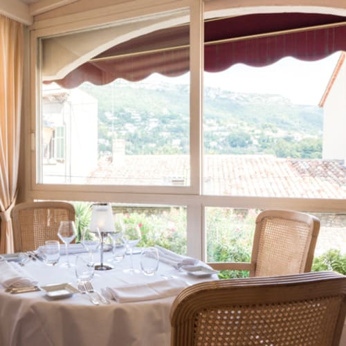 L'Ambroisy, Vence
