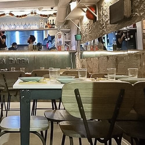 Água pela Barba - Bica, Lisboa