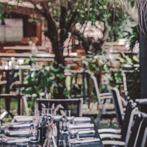 Red restaurant - Red garden, Villefranche-sur-Saône