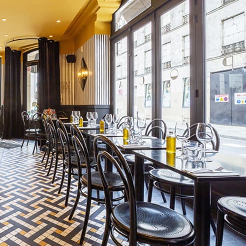 Epoca, Paris