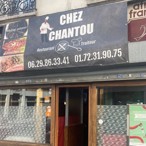 La Premiere Dame Chantal, Paris