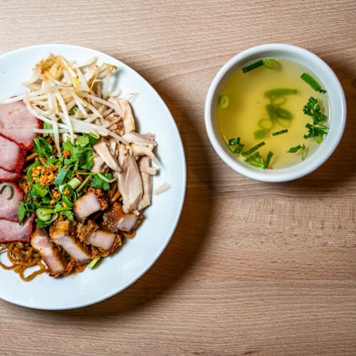 Lao Chaleune, Paris