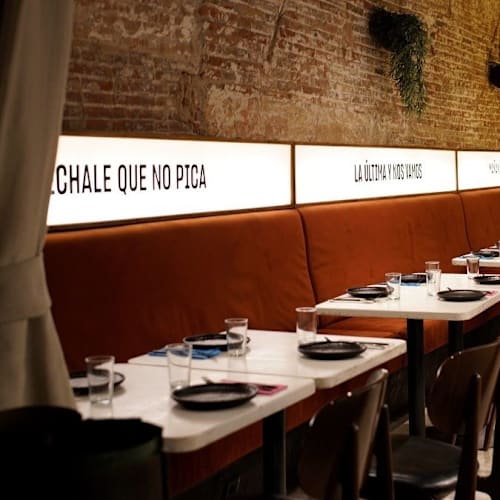 Las Tres Mentiras, Barcelona