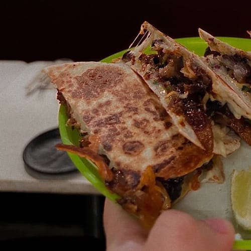 Las Tres Mentiras, Barcelona