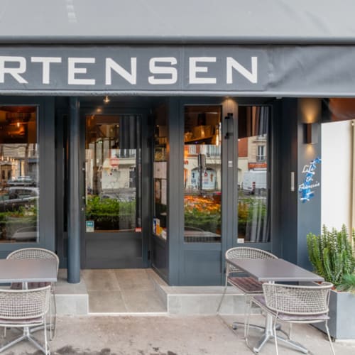 Mortensen, Paris