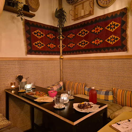 Yvonne & Nala, Genève