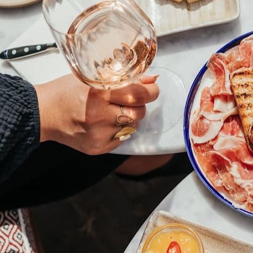 Vinostra Wine & Oyster Bar, Den Haag