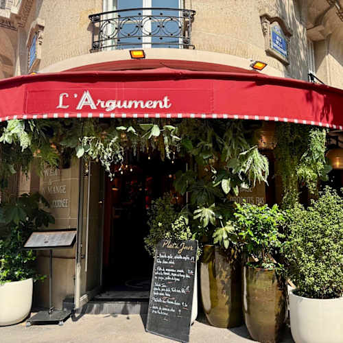 L'Argument, Paris