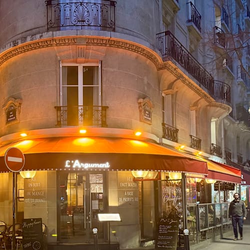 L'Argument, Paris