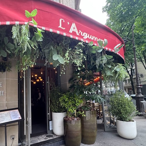 L'Argument, Paris