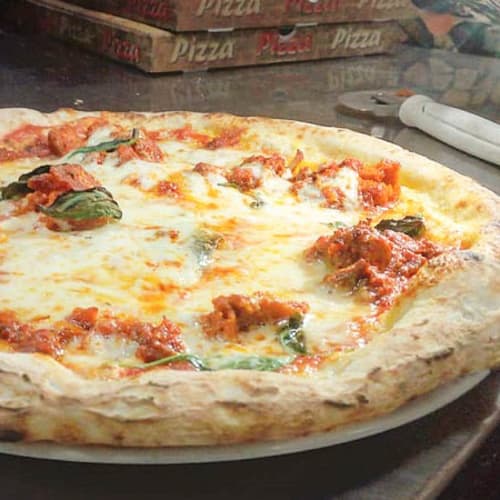 È Qui la Pizza dei Fratelli De Sivo, Napoli