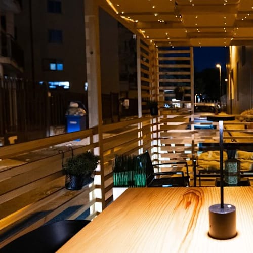 Truth Restaurant, Aversa