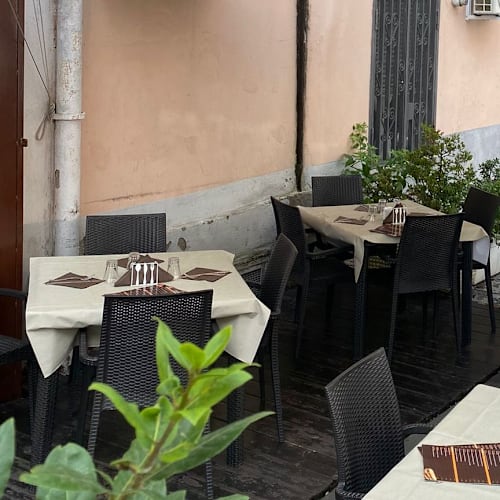 A cantinella d'o cunvento, Portici