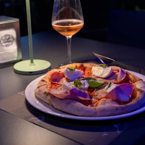 Backstage Iseo, Iseo