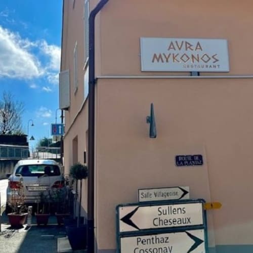 Avra Mykonos, Bournens