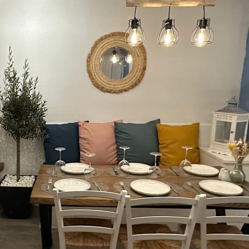 Avra Mykonos, Bournens