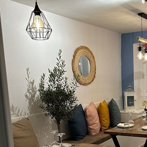 Avra Mykonos, Bournens