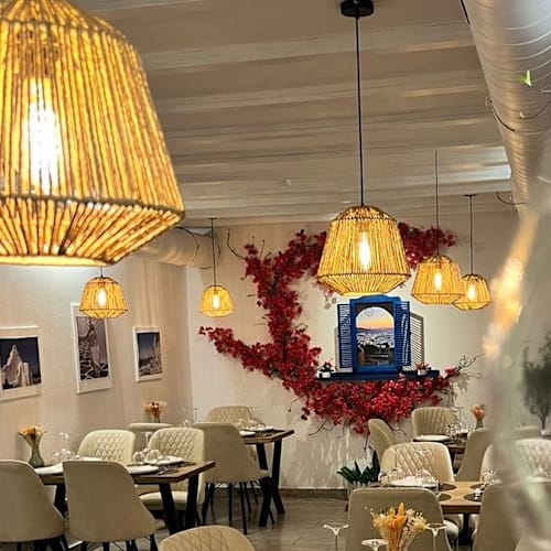 Avra Mykonos, Bournens