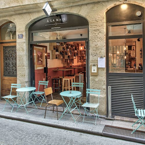 À la Main, Paris