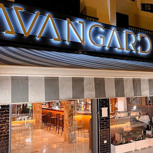 Avangard, Los Cristianos
