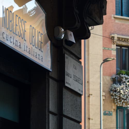 Noblesse Oblige, Milano
